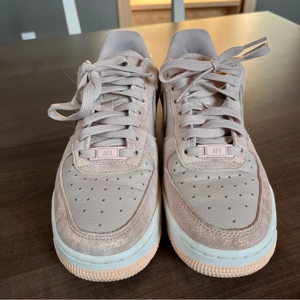 Nike Air Force 1 rose gold shimmer size 7 - Picture 3 of 16